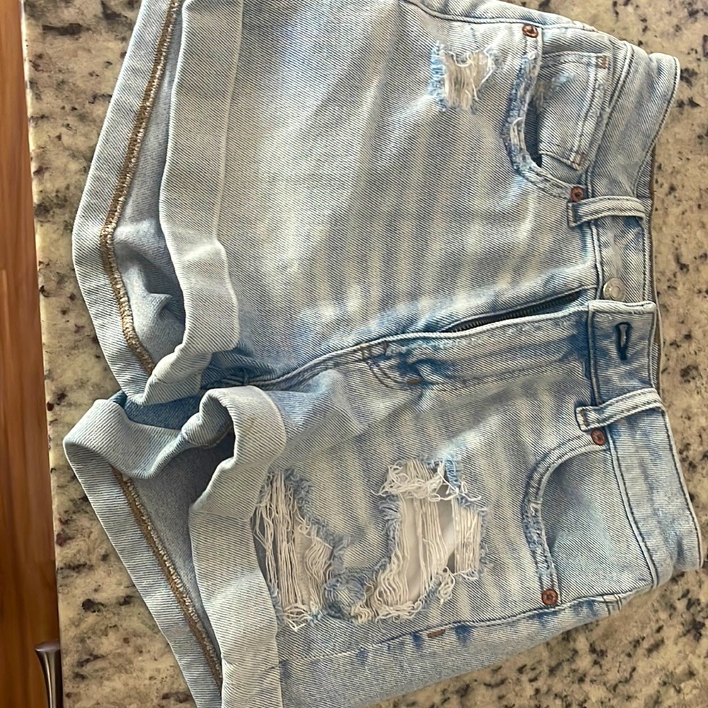 American Eagle mom jean shorts, Women size: 0, Color: light blue